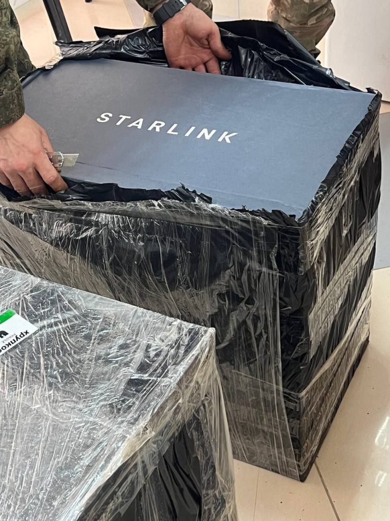 Распаковка Starlink бойцами ВС РФ где-то на фронте