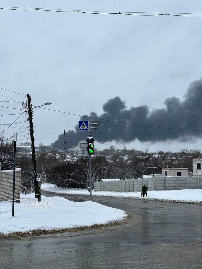 Пожар на харьковской нефтебазе до сих пор не потушили