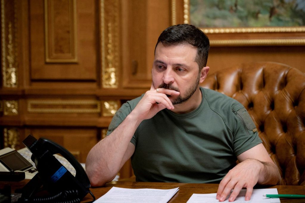 Зеленский выразил соболезнование Макрону в связи с гибелью французских наемников
