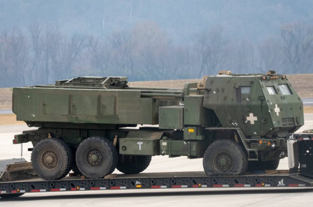 Кадры погрузки поврежденных установок РСЗО HIMARS в транспортный самолет для дальнейшего ремонта на Западе