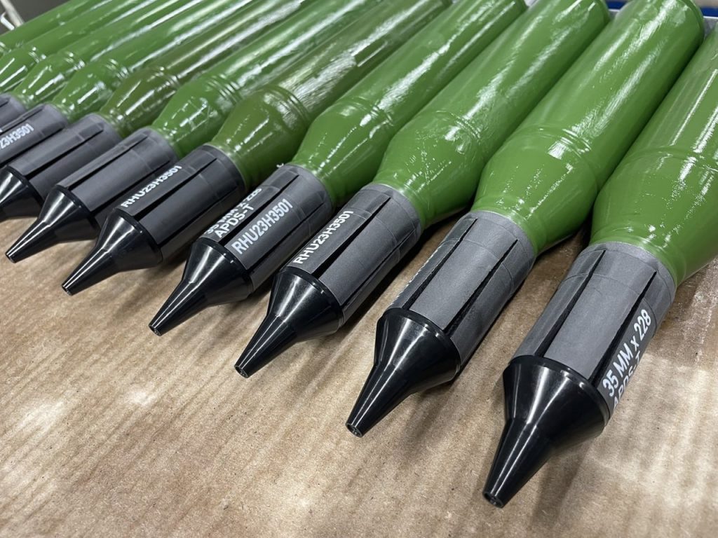 Сообщается, что в 2023 году немецкая компания Rheinmetall поставила на Украину 40 000 бронебойных оперенных подкалиберных снарядов (APDS-T) калибра 35-мм для немецких ЗСУ Gepard