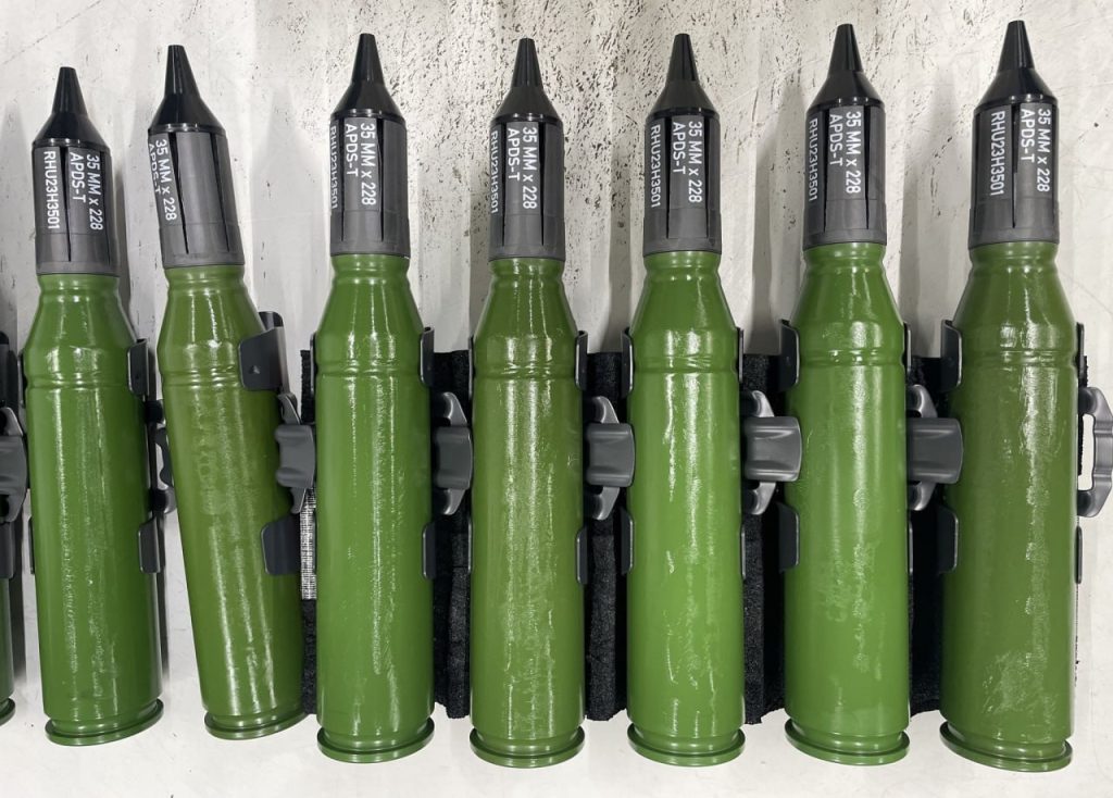 Сообщается, что в 2023 году немецкая компания Rheinmetall поставила на Украину 40 000 бронебойных оперенных подкалиберных снарядов (APDS-T) калибра 35-мм для немецких ЗСУ Gepard