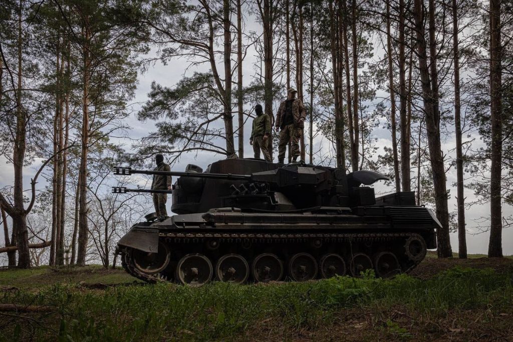 Сообщается, что в 2023 году немецкая компания Rheinmetall поставила на Украину 40 000 бронебойных оперенных подкалиберных снарядов (APDS-T) калибра 35-мм для немецких ЗСУ Gepard
