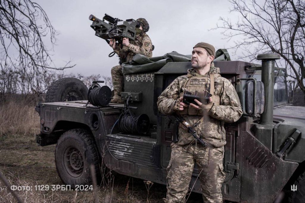 Сдвоенные ПЗРК Stinger DMS на шасси HMMWV мобильной группы ПВО из состава 1129-го зенитно-ракетного полка под Киевом