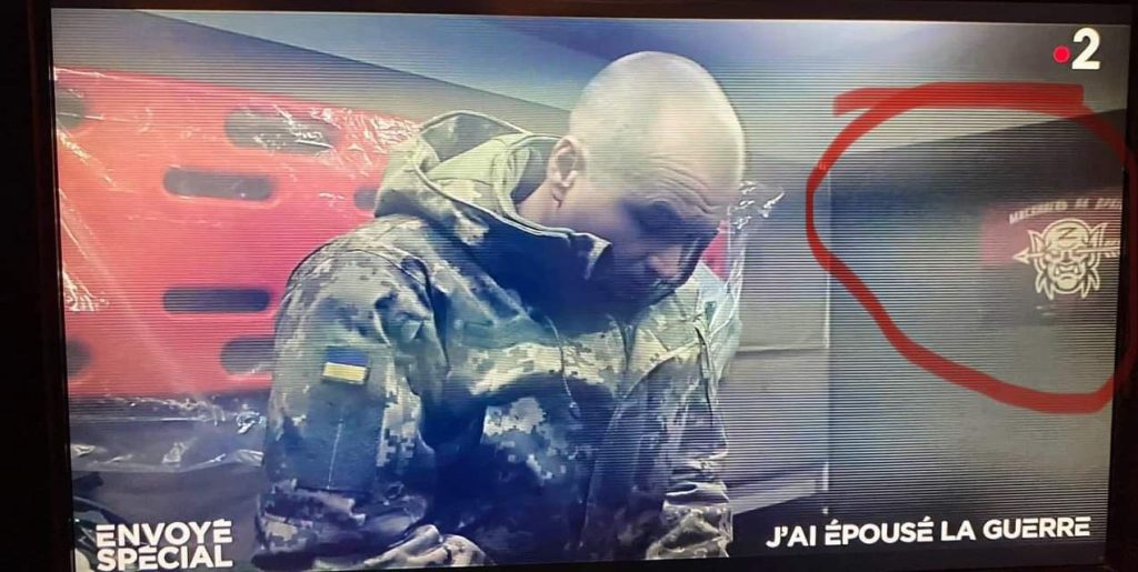 На французском ТВ в отрытую показывают символику нацистов и бандеровцев