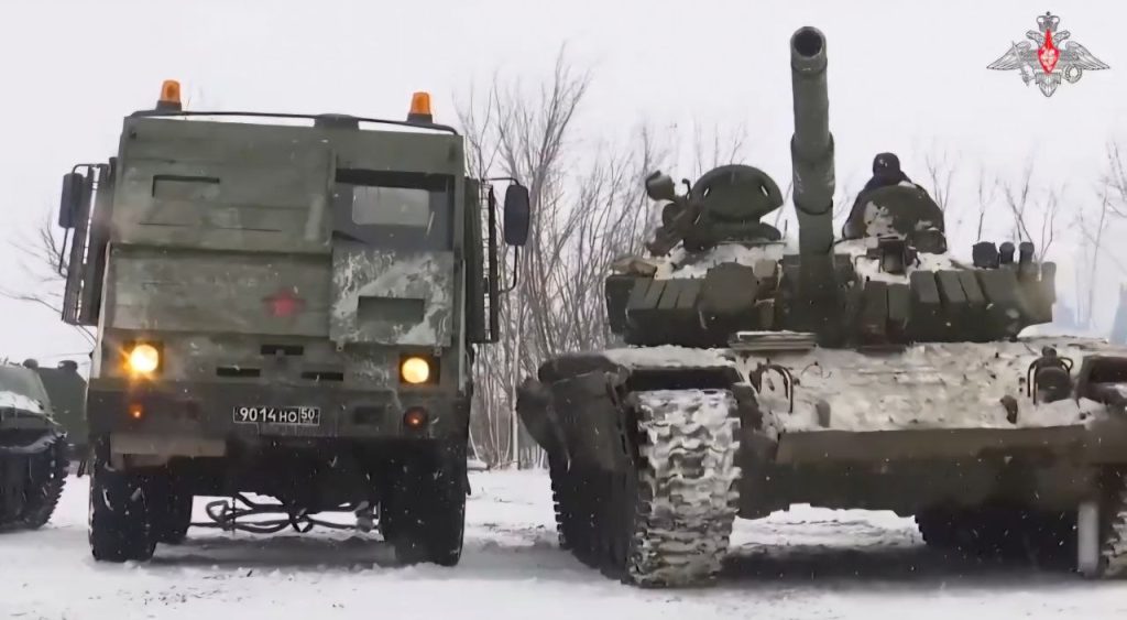 Бензовоз ВС РФ с бронированием кабины и по всей видимости противодроновыми экранами