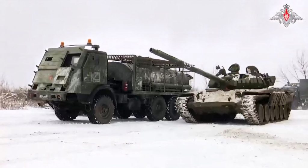 Бензовоз ВС РФ с бронированием кабины и по всей видимости противодроновыми экранами