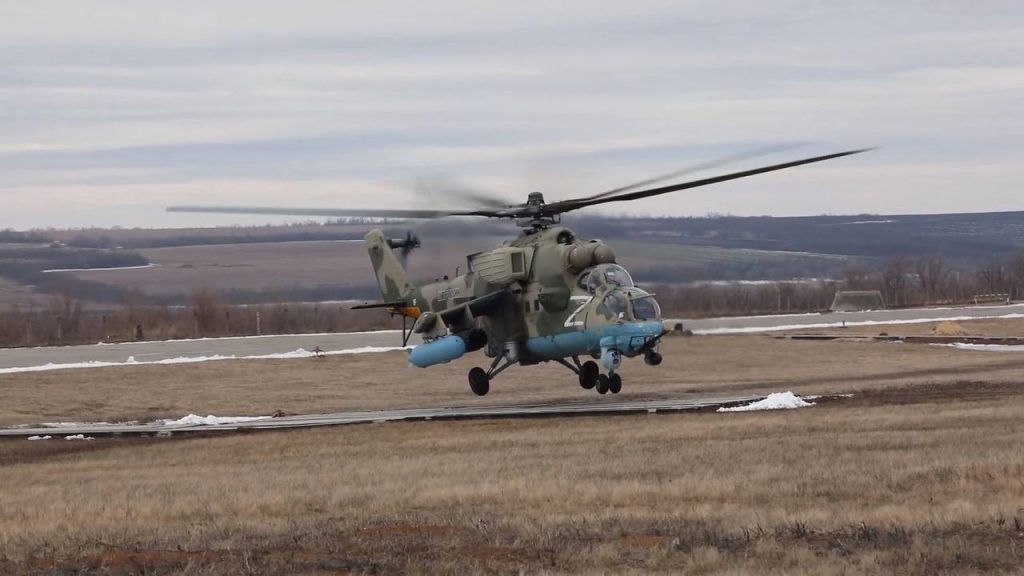 Ударный вертолёт Ми-35М с БКО Л-370 «Витебск» армейской авиации ВКС РФ в зоне проведения СВО. Военный Осведомитель