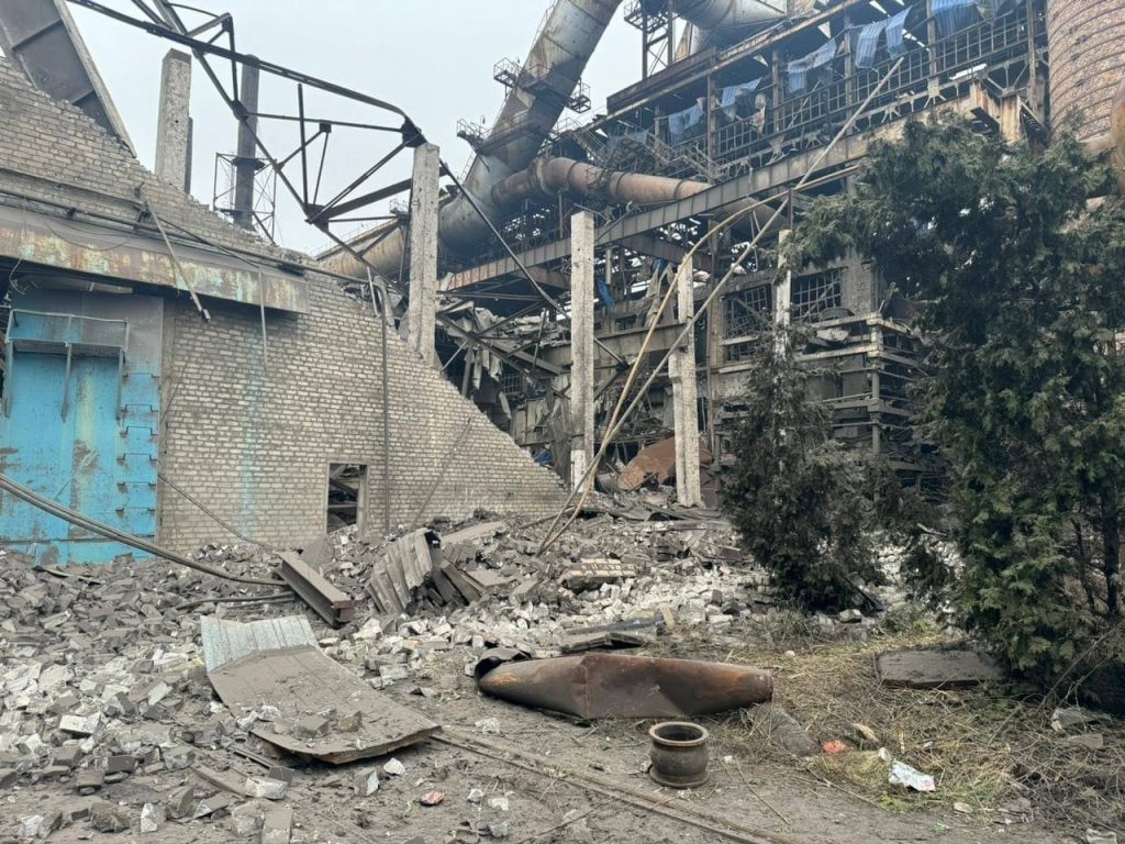 Кадры последствий ударов по территории ЧАО «НКМЗ» в Краматорске
