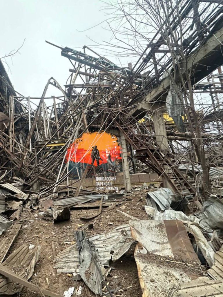 Кадры последствий ударов по территории ЧАО «НКМЗ» в Краматорске