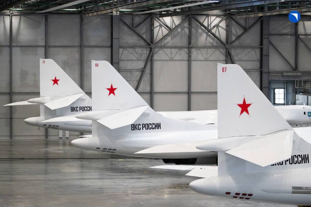 Четыре глубоко модернизированных красавца Ту-160М в цеху окончательной сборки Казанского авиационного завода во время посещения предприятия Владимиром Путиным