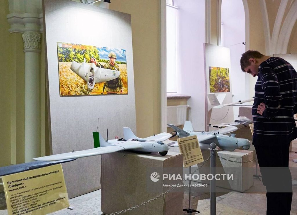Открытие выставки трофейных БПЛА ВСУ в Военно-историческом музее артиллерии, инженерных войск и войск связи в Санкт-Петербурге