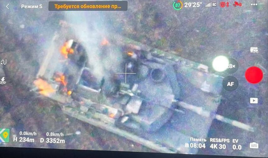 После потери первого Challenger 2 от выстрела ПТРК в ходе контрнаступления на Запорожье 2023 года, противник от греха подальше спешно вывел все используемые британские танки в ближний тыл, откуда те занялись стрельбами с закрытых позиций