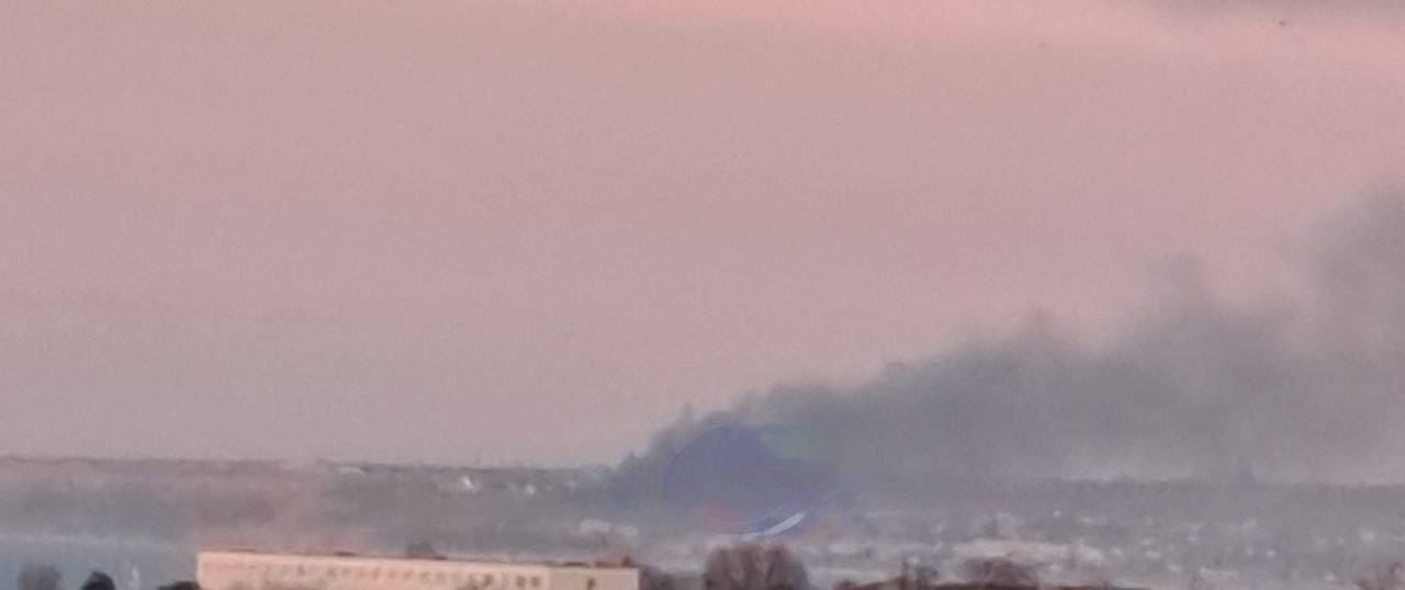 Дым в Севастополе: обломки ракеты упали в частном секторе