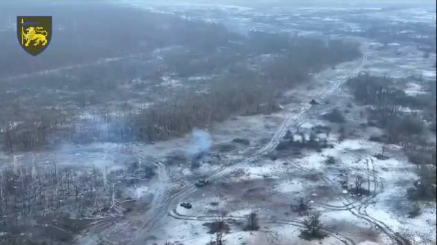 Т-64БВ - поврежден и брошен. У с. Синьковка Харьковской области