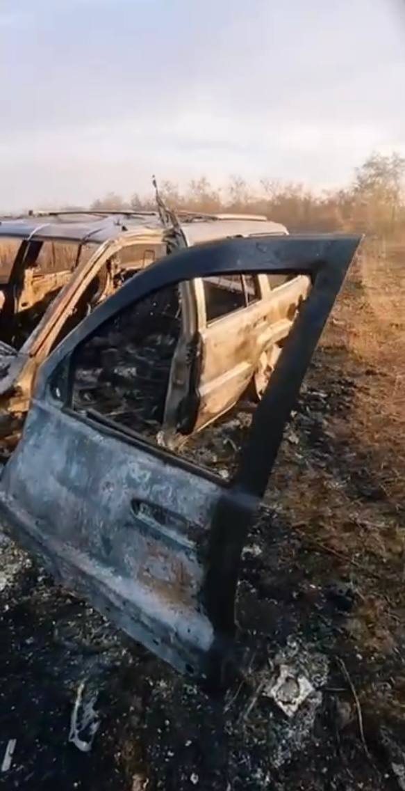 Подорвавшийся на ПТ-мине Jeep Grand Cherokee III ВСУ