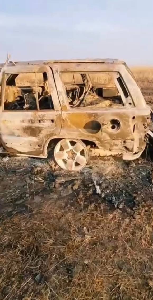 Подорвавшийся на ПТ-мине Jeep Grand Cherokee III ВСУ