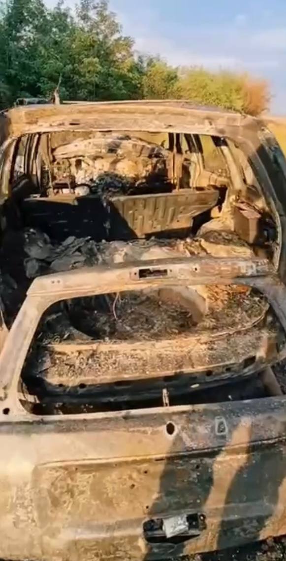 Подорвавшийся на ПТ-мине Jeep Grand Cherokee III ВСУ