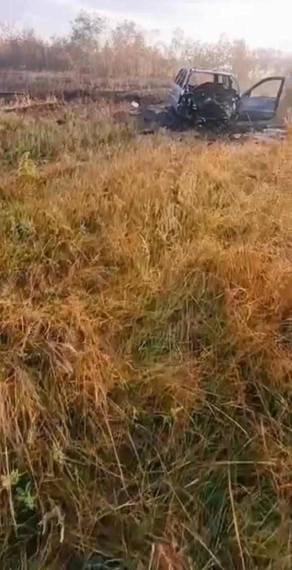 Подорвавшийся на ПТ-мине Jeep Grand Cherokee III ВСУ