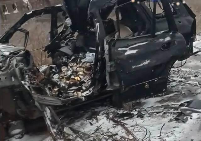 Внедорожник - уничтожен. В н.п Ивановское Донецкой области