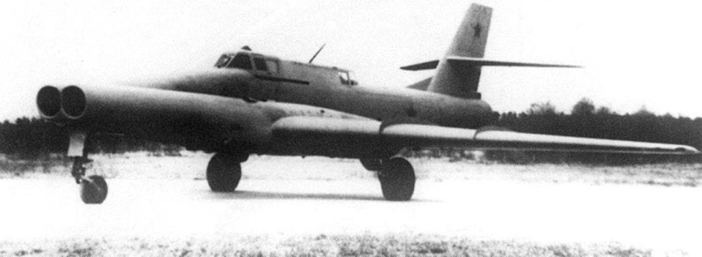 14 февраля 1955 года летчик-испытатель Владимир Константинович Коккинаки впервые поднял опытный штурмовик Ил-40П в воздух