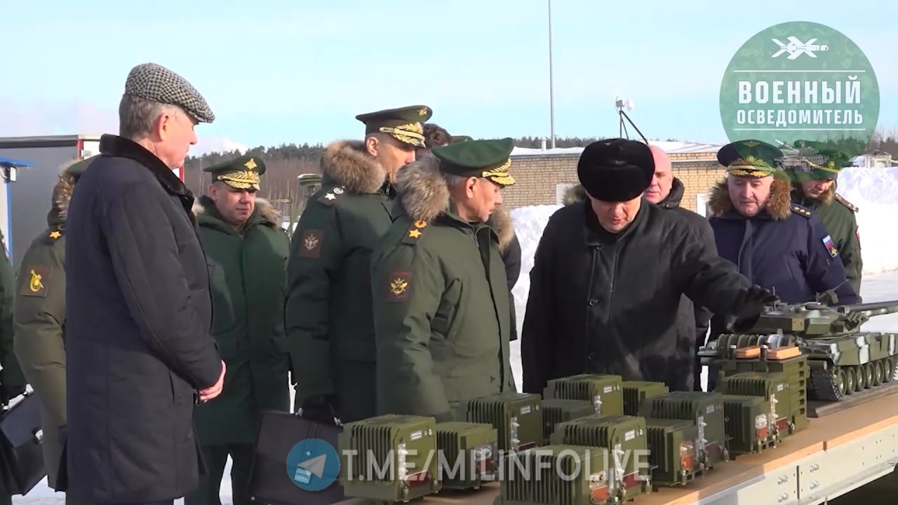 Элементы комплекса активной защиты "Арена-М", продемонстрированные Сергею Шойгу во время инспекции в КБ машиностроения в Коломне