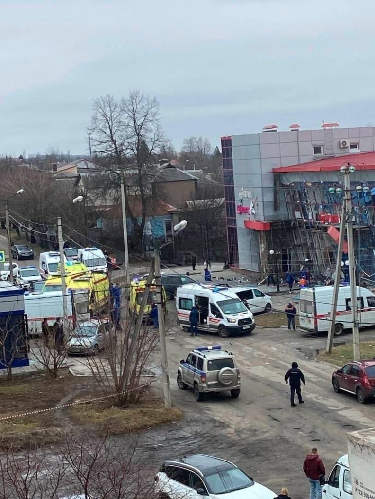 Как минимум 5 человек погибли после удара по Белгороду