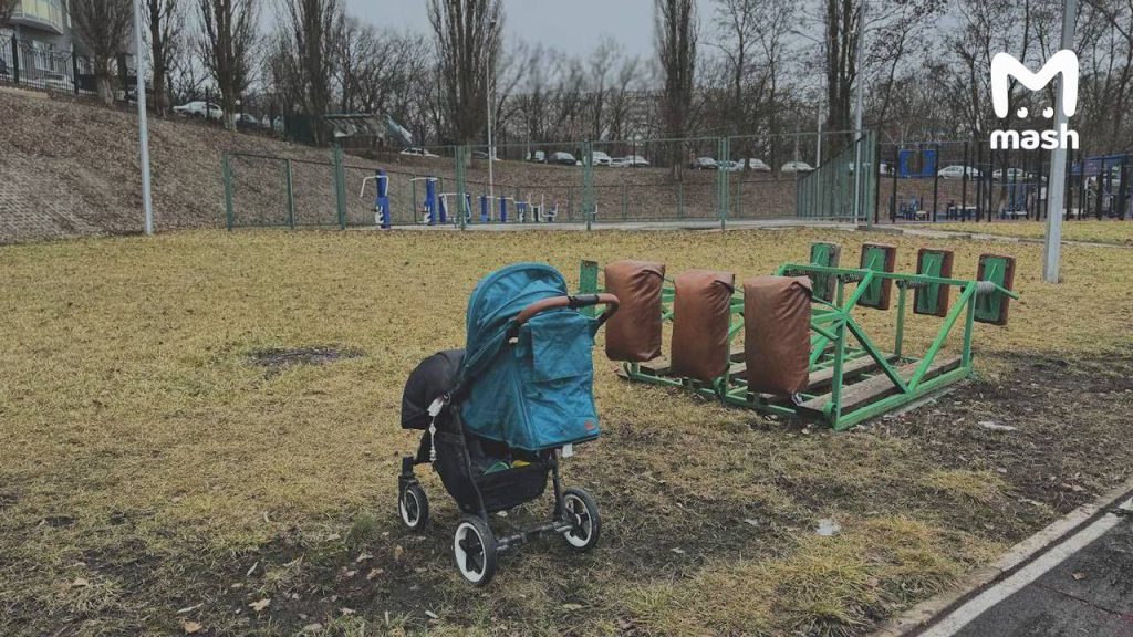 Малыш, лежавший в этой коляске, погиб вместе с мамой от удара ВСУ по Белгороду
