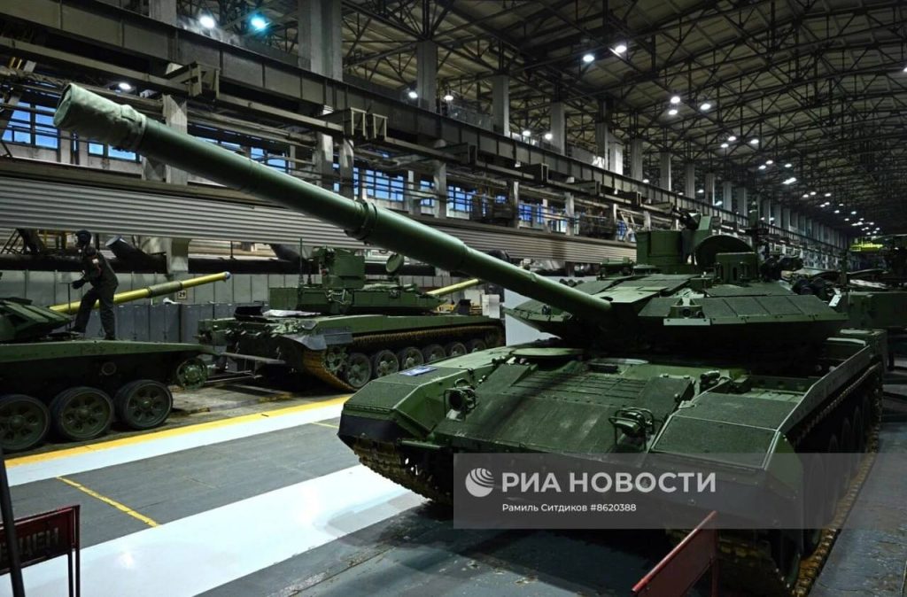 Новые Т-90М «Прорыв», БМПТ «Терминатор», а также Т-72Б3 обр 2023 г. в 130-ом цехе УВЗ во время вчерашнего визита Владимира Путина