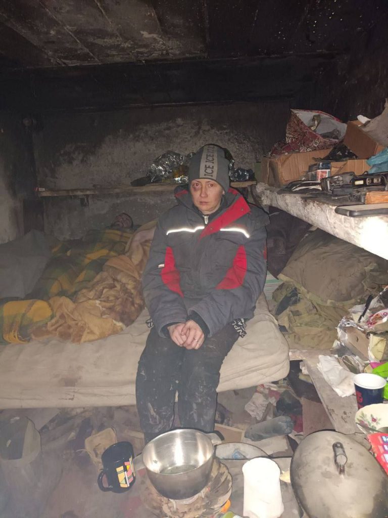 Появились фотографии гражданских, живших в подвалах во время боев за город