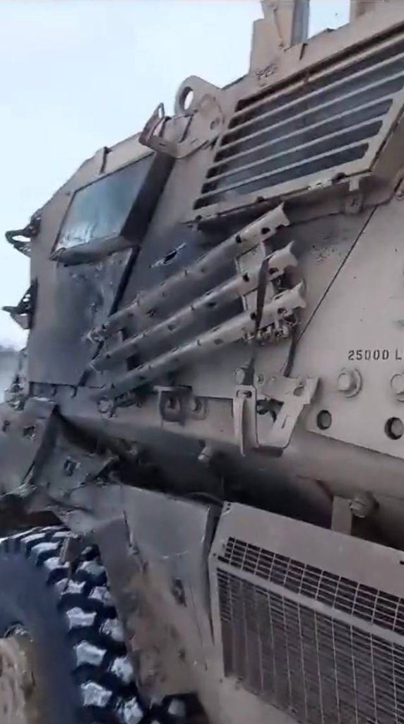 International MaxxPro  Б/н №42.1 О/з ✚ - поврежден