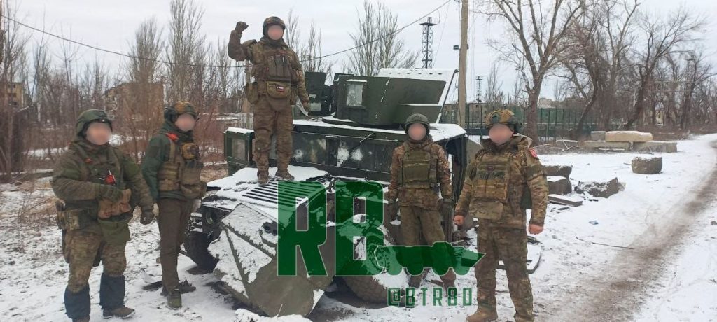 Бойцы 55 бригады группировки "🅾️" поделились своим трофеем после штурма Авдеевки