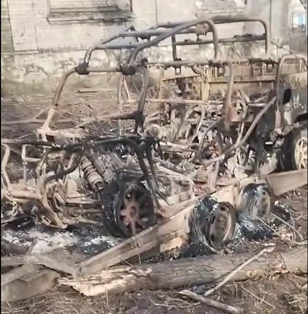 Уничтоженные украинские HMMWV, пикап и багги в Часов Яре на Бахмутском направлении