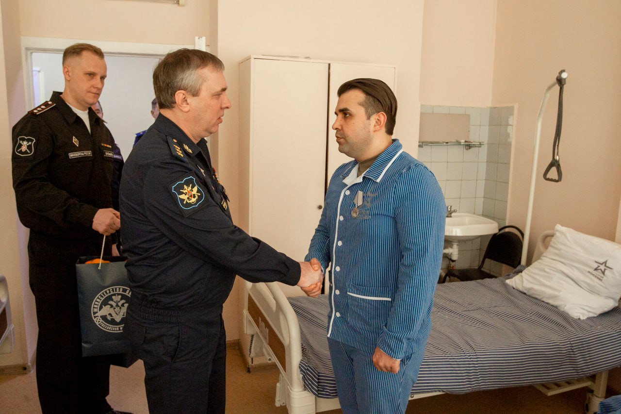 Замминистра обороны РФ генерал-полковник Юрий Садовенко вручил награды участникам СВО, находящимся на излечении в филиале ЦВКГ им. Вишневского