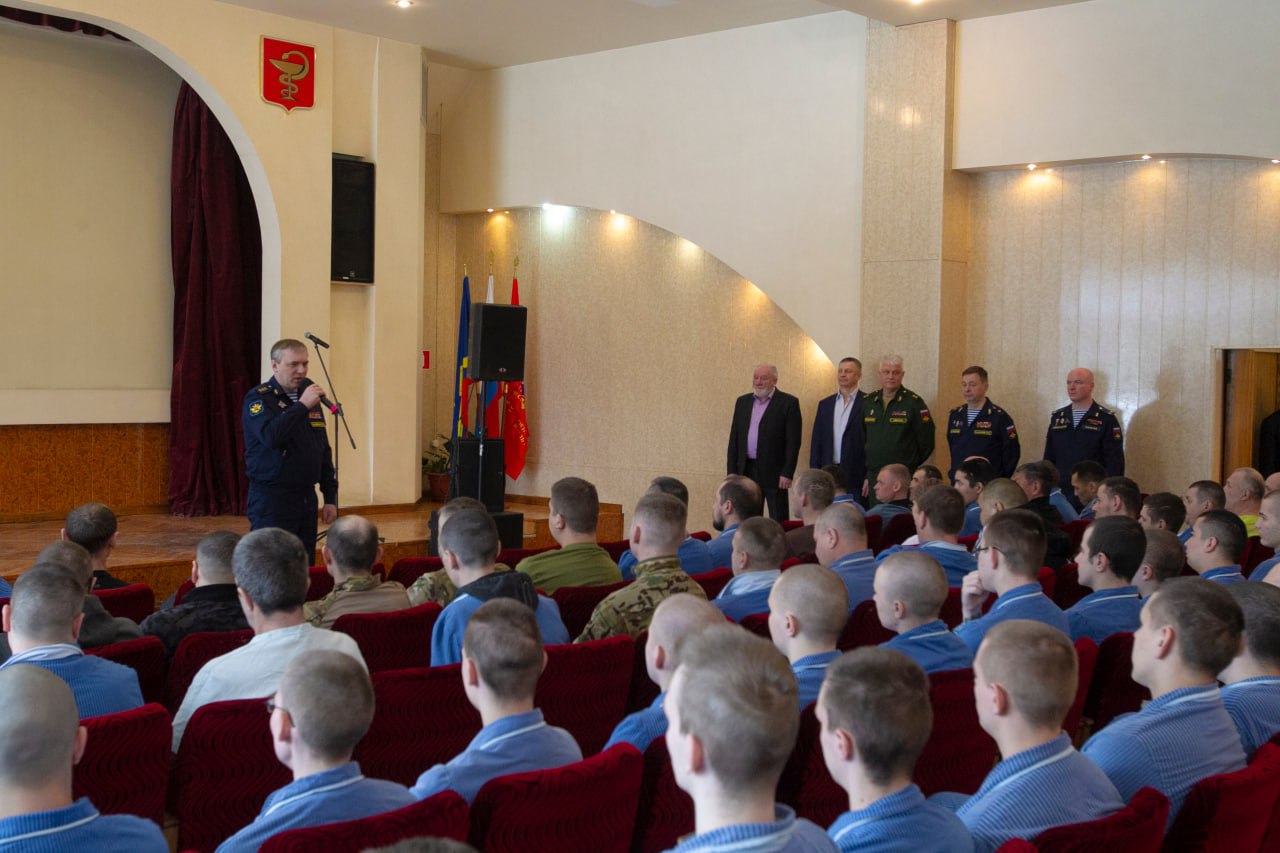 Замминистра обороны РФ генерал-полковник Юрий Садовенко вручил награды участникам СВО, находящимся на излечении в филиале ЦВКГ им. Вишневского