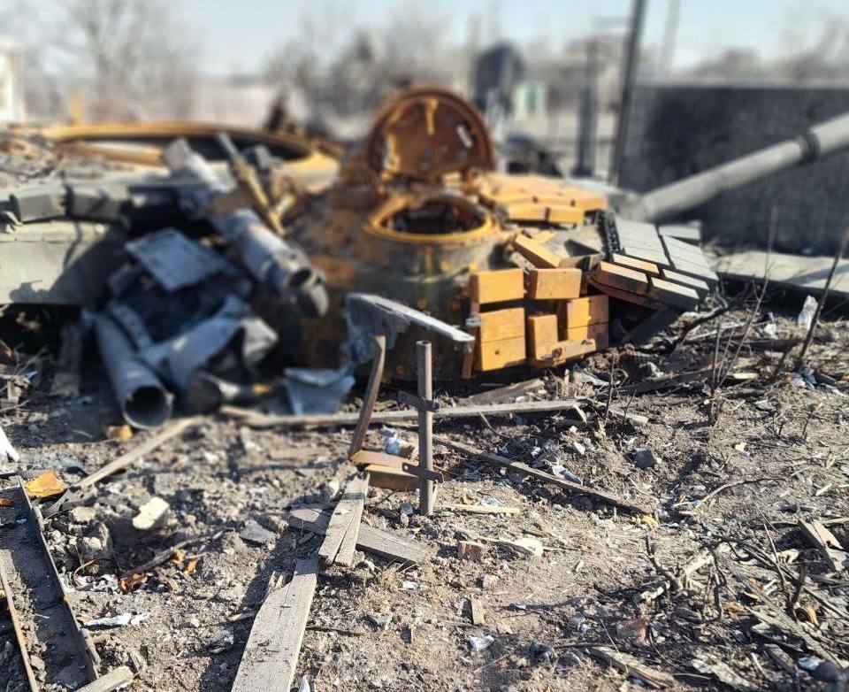 Т-64БВ - уничтожен. В н.п Авдеевка Донецкой области