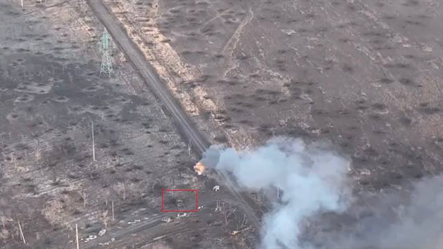 БМП-2 - уничтожена. У трассы  O0542  в  районе города Авдеевка Донецкой области