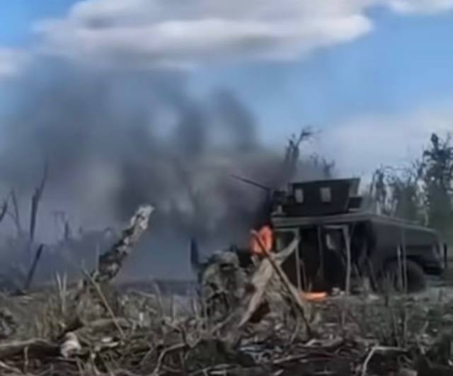 M1151A1 + O-GPK - уничтожен. Возле трассы E50 южнее с. Первомайское в Донецкой области