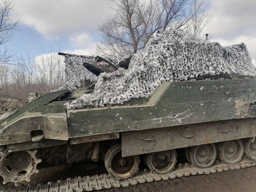Ещё фотографии затрофееной в Авдеевке БМП M2A2 Bradley ВСУ