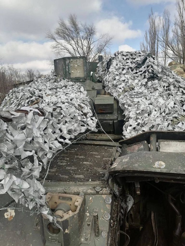 Ещё фотографии затрофееной в Авдеевке БМП M2A2 Bradley ВСУ