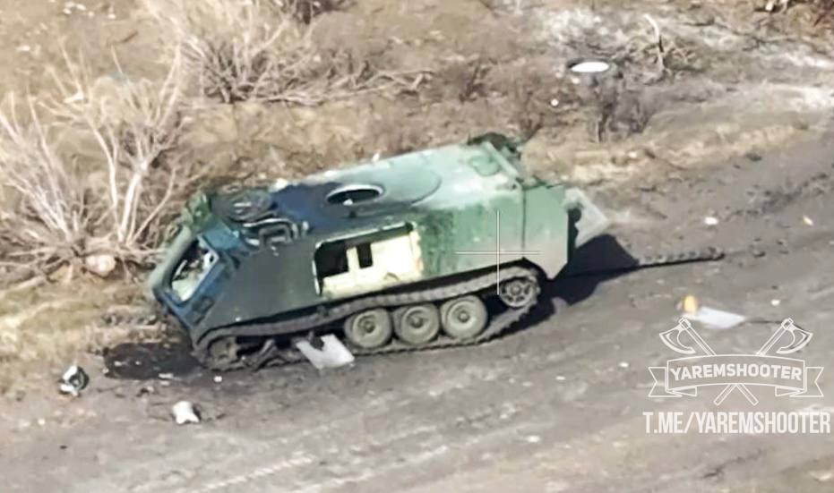 M113 - поврежден и брошен. Бронетранспортер брoшeн ВСУ после наезда на мину