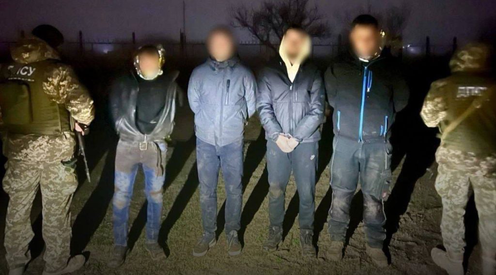 Четыре украинца хотели сбежать от мобилизации в изотермических одеялах