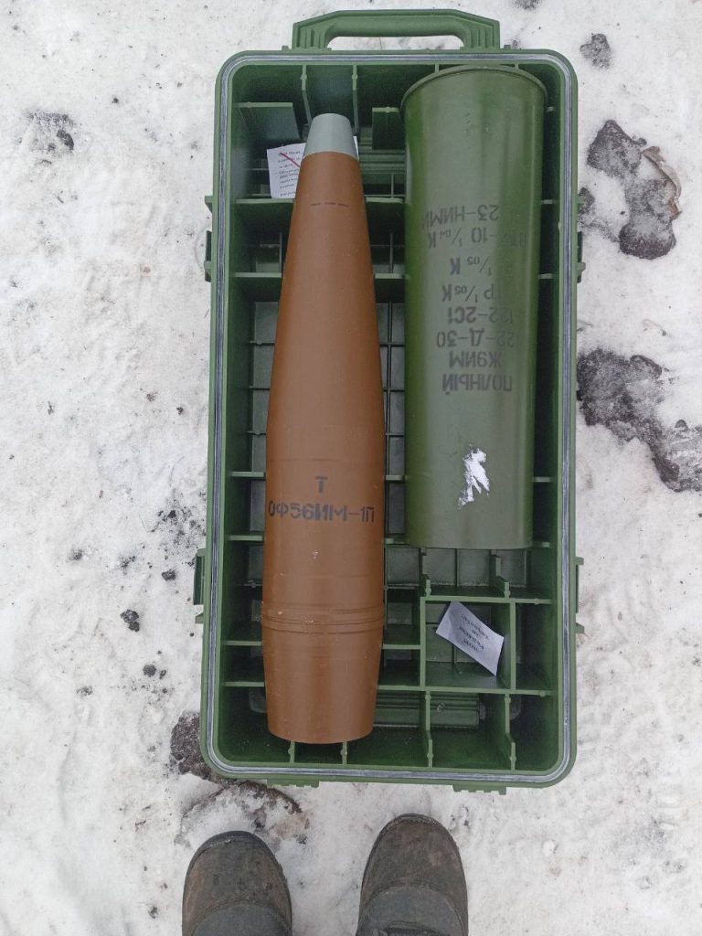 В сеть попали фотографии новых российских 122-мм снарядов повышенного могущества ОФ56ИМ-1 с увеличенной на 4 километра дальностью стрельбы