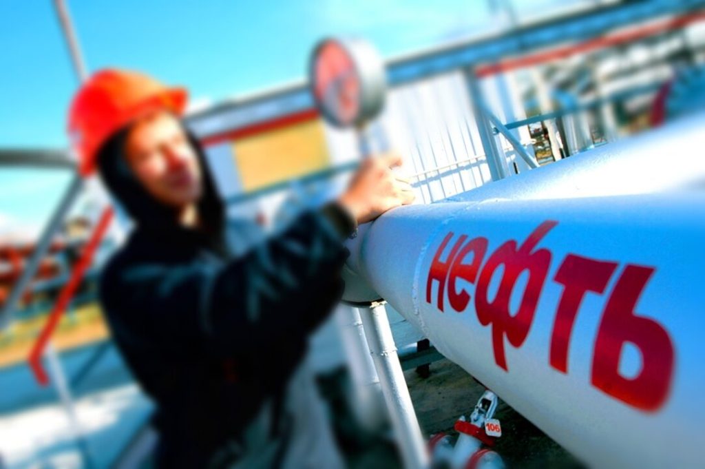 Болгария с сегодняшнего дня прекращает импорт российской нефти