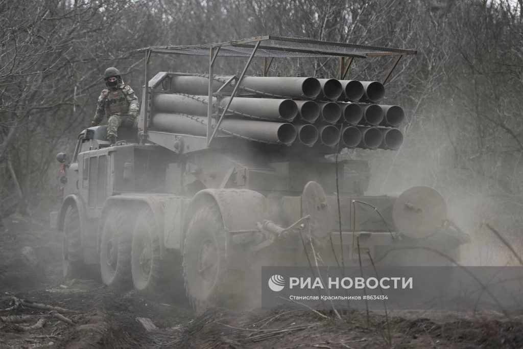 Расчёт РСЗО 9К57 «Ураган» Центрального военного округа на Авдеевском направлении