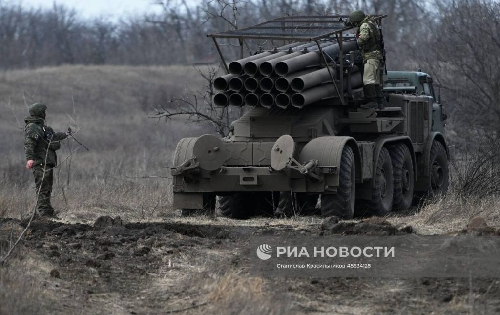 Расчёт РСЗО 9К57 «Ураган» Центрального военного округа на Авдеевском направлении