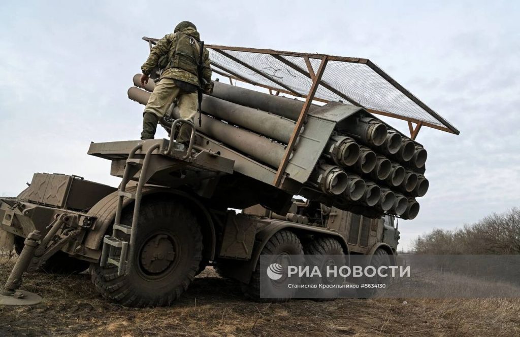 Расчёт РСЗО 9К57 «Ураган» Центрального военного округа на Авдеевском направлении