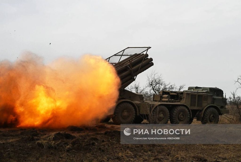 Расчёт РСЗО 9К57 «Ураган» Центрального военного округа на Авдеевском направлении