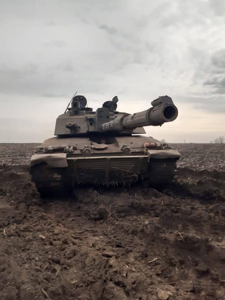 После долгого перерыва появились фотографии танка Challenger 2 в ВСУ