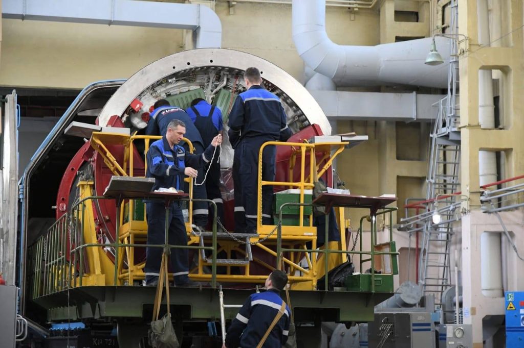 Космический корабль "Союз МС-25" доставлен на заправочную станцию площадки 31 для заправки комбинированной двигательной установки сжатыми газами и компонентами топлива